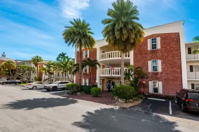 465 Paradise Isle Blvd, Hallandale Beach: photo 1 of 26