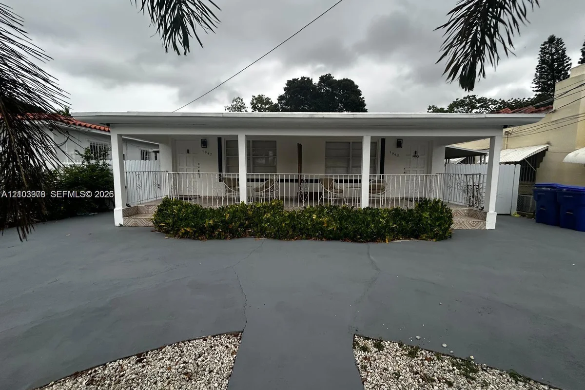 1945 NW 33rd St, Miami: photo 1 of 18
