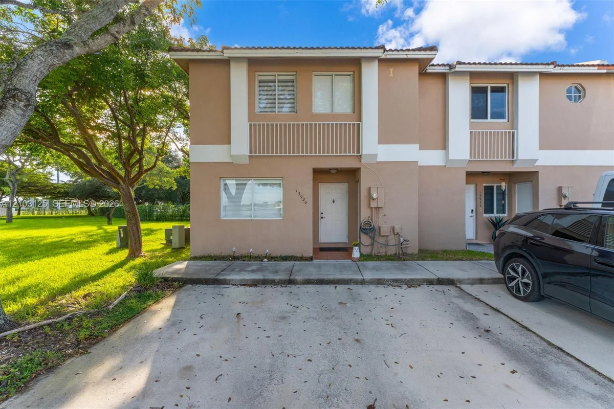 13920 SW 179th St, Miami: photo 1 of 26