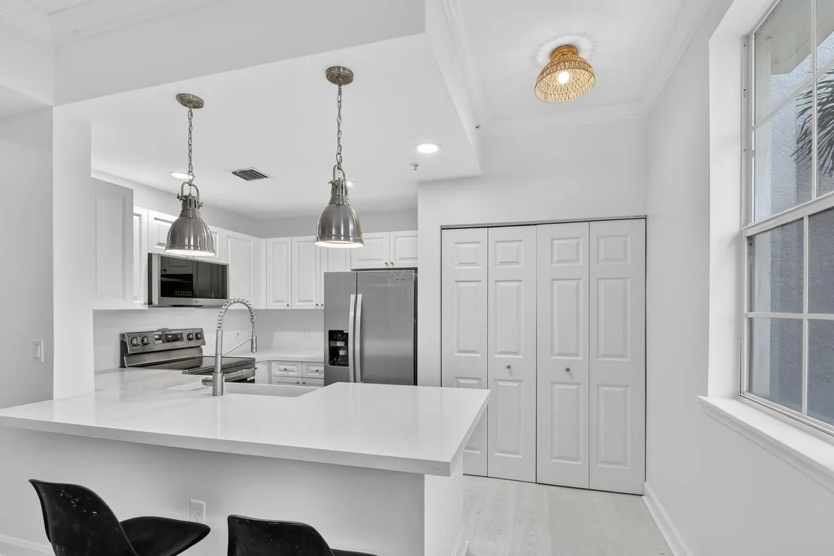 695 Hibiscus St, West Palm Beach: photo 1 of 21