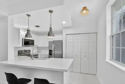 695 Hibiscus St, West Palm Beach: photo 1 of 21