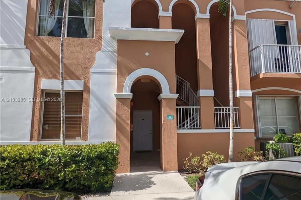 17650 NW 73rd Ave #208-18, Hialeah: photo 1 of 20