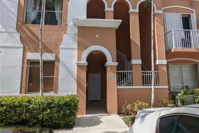 17650 NW 73rd Ave #208-18, Hialeah: photo 1 of 20