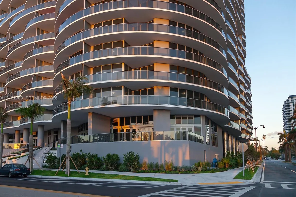 488 NE 18th St #1601, Miami: photo 1 of 41