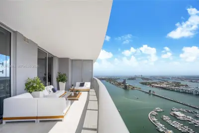 488 NE 18th St #4310, Miami: photo 1 of 40
