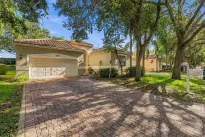 6355 NW 80th Dr, Parkland: photo 1 of 42