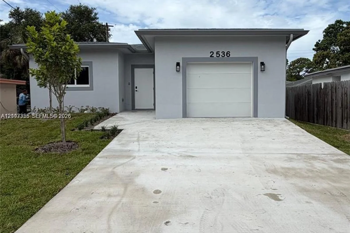 2536 NW 9th Ct, Fort Lauderdale: photo 1 of 47
