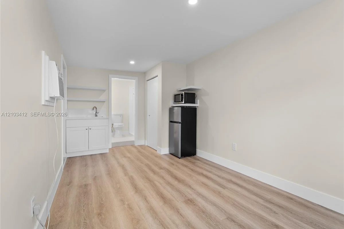 7401 SW 38th St #A, Miami: photo 1 of 9