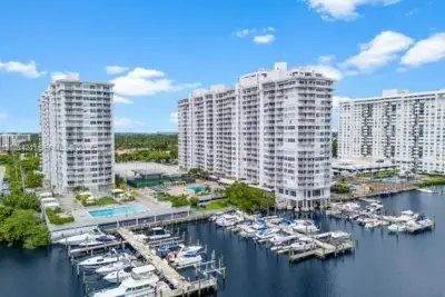 18081 Biscayne Blvd #702, Aventura: photo 1 of 24