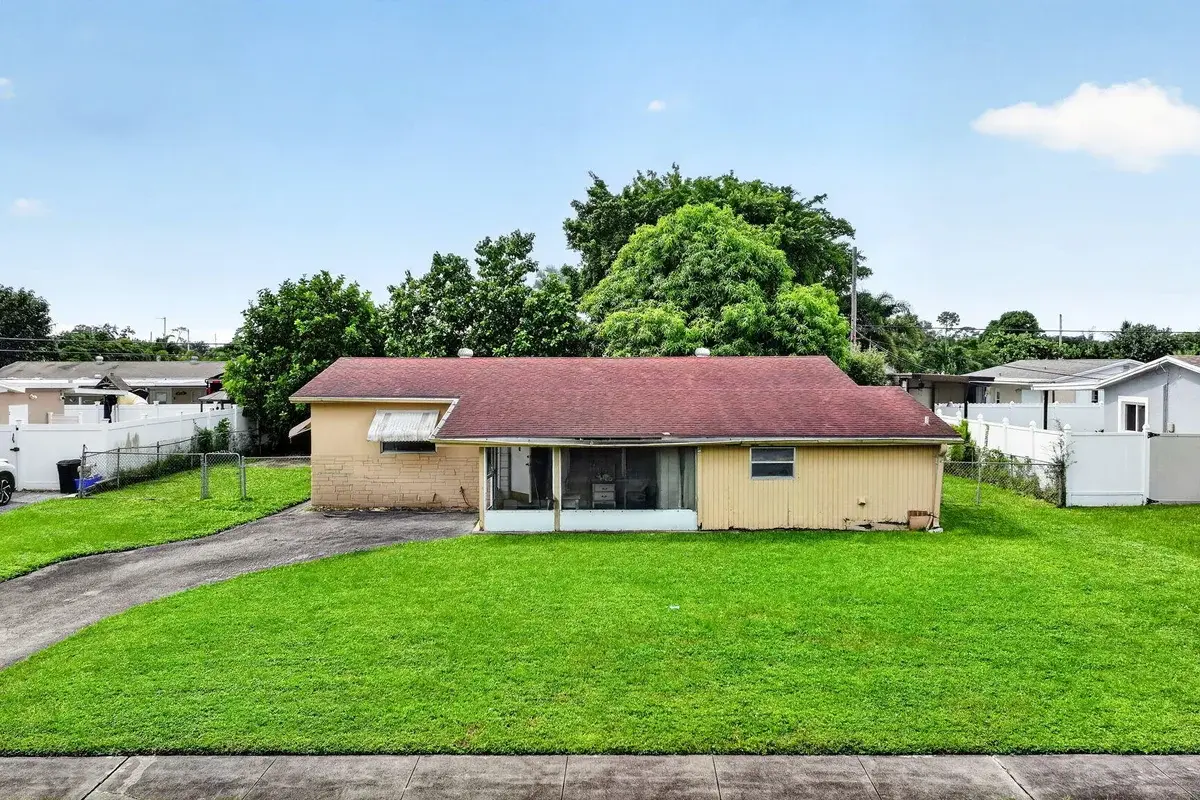 913 Jamaican Dr, West Palm Beach: photo 1 of 31
