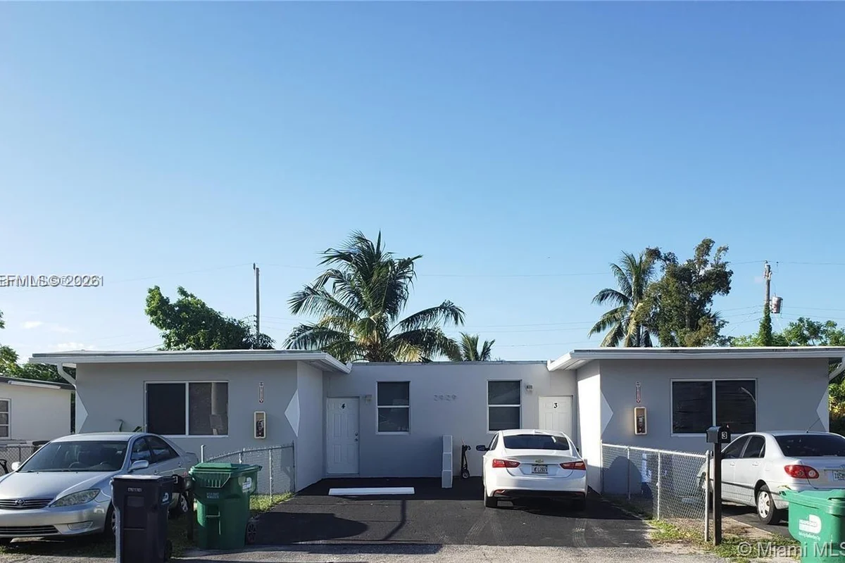 2929 NW 88th St #3, Miami: photo 1 of 4