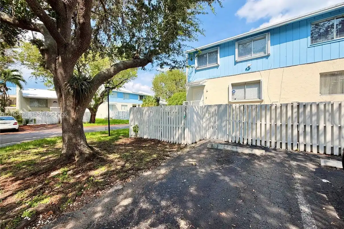22201 SW 103rd Ave, Cutler Bay: photo 1 of 23