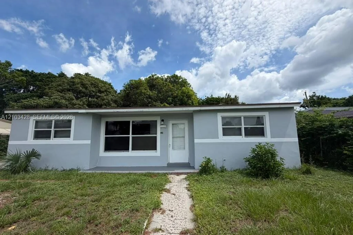 1218 W 25th St, Riviera Beach: photo 1 of 10