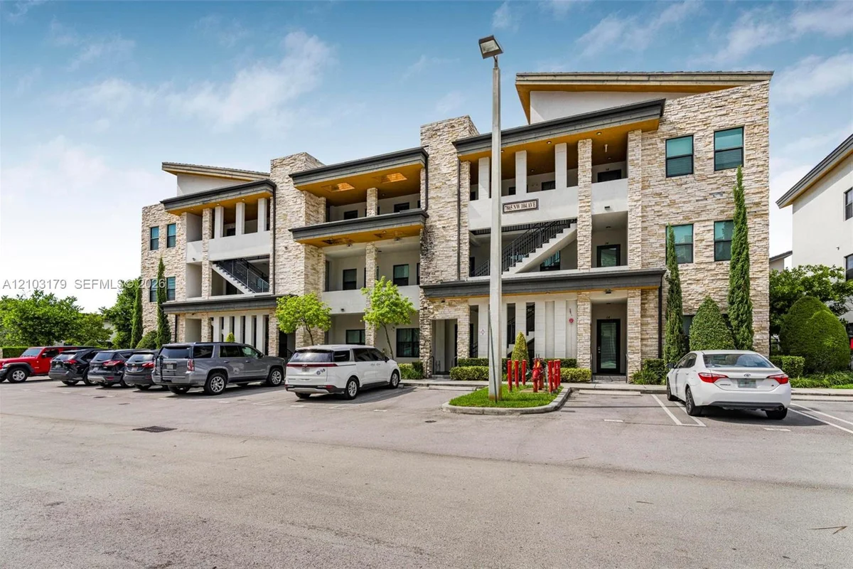 7865 NW 104th Ave #33, Doral: photo 1 of 25
