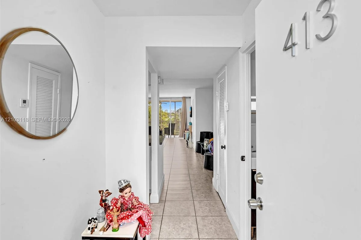 1780 NE 191st St #413-2, Miami: photo 1 of 40