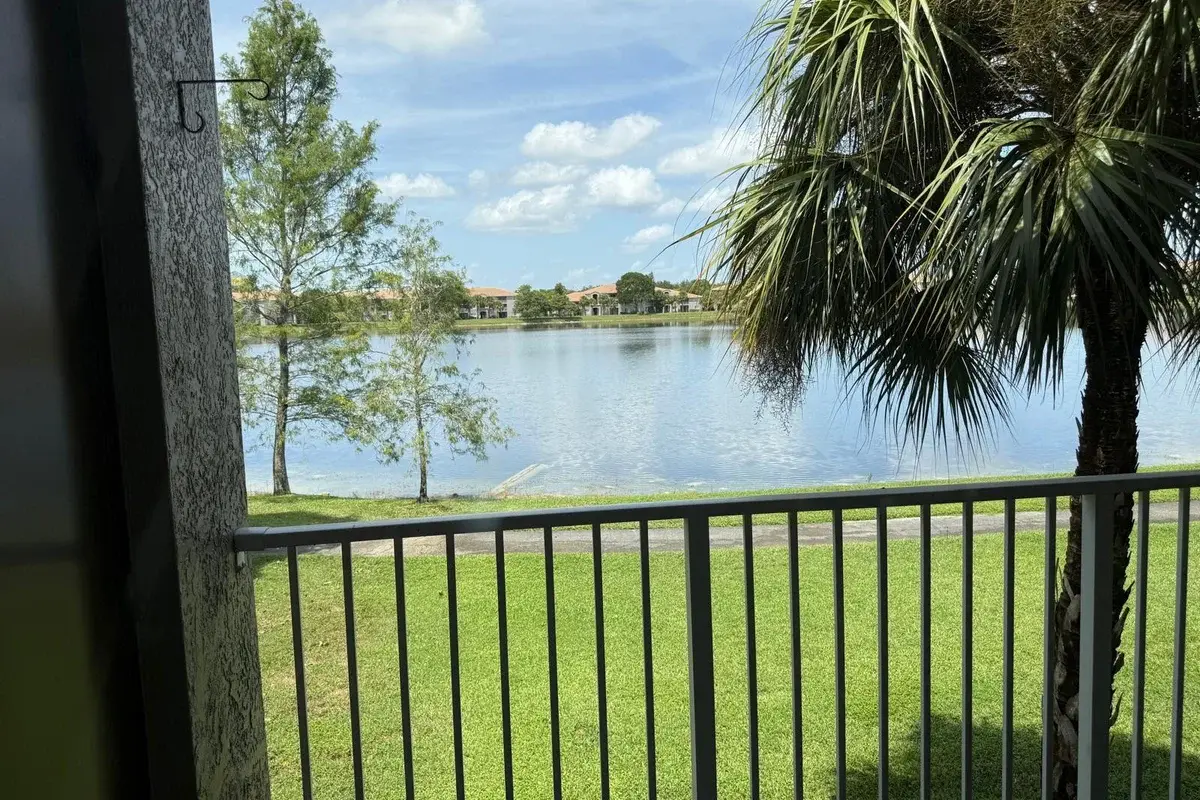 5061 Wiles Rd #202, Coconut Creek: photo 1 of 34