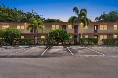 7490 NW 1st St #104, Margate: photo 1 of 35