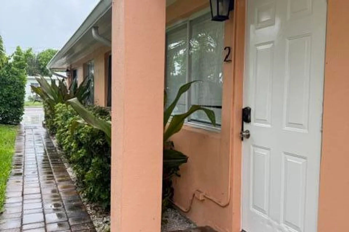 914 N J St #2, Lake Worth Beach: photo 1 of 11