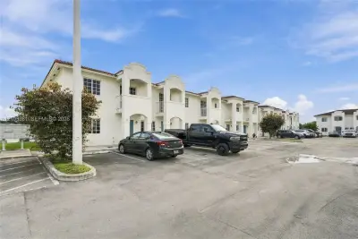 211 SW 6th Ln, Florida City: photo 1 of 29