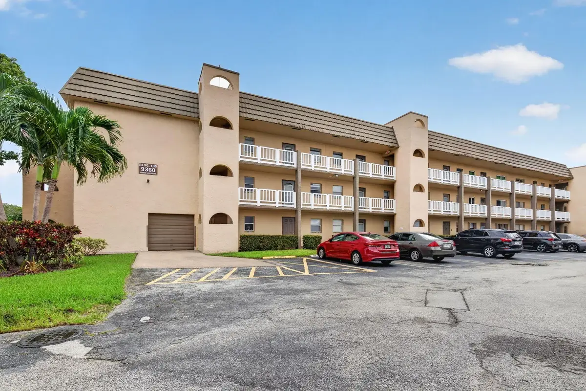 9360 Sunrise Lakes Blvd #108, Sunrise: photo 1 of 13