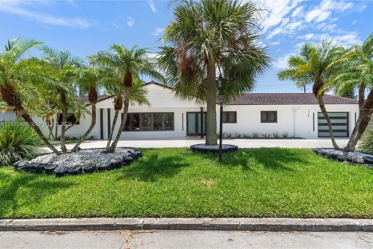 1144 Adams St, Hollywood: photo 1 of 45