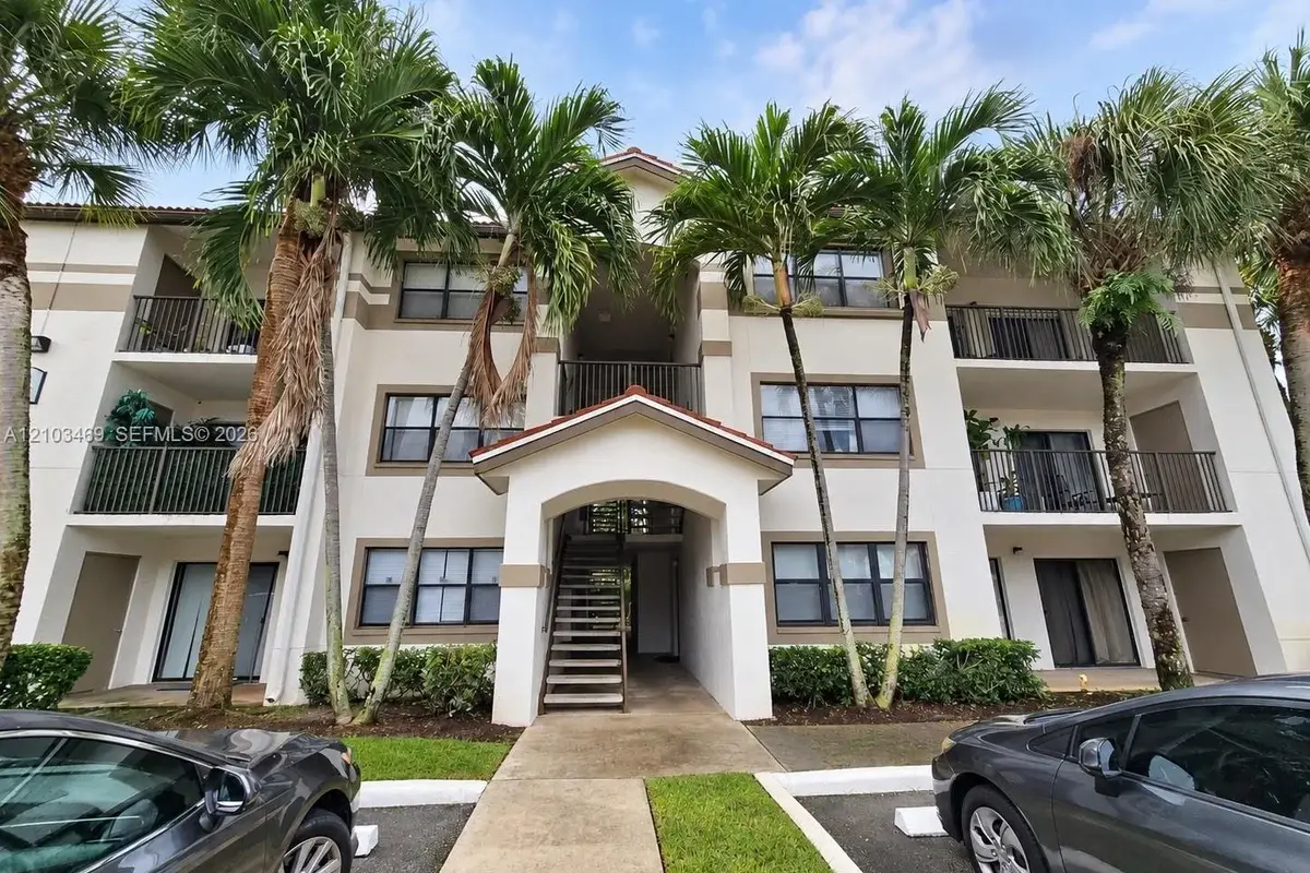 620 S Park Rd #25-2, Hollywood: photo 1 of 12