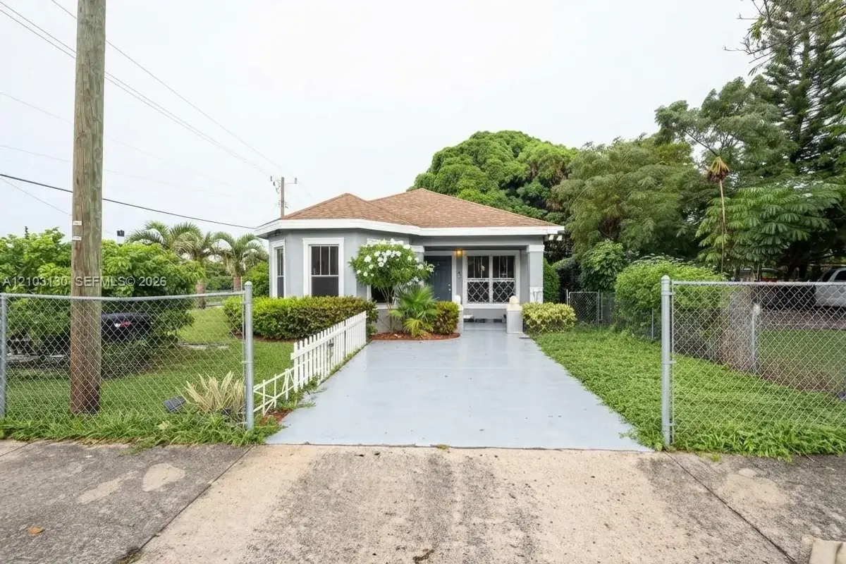 1135 22nd St, West Palm Beach: photo 1 of 12