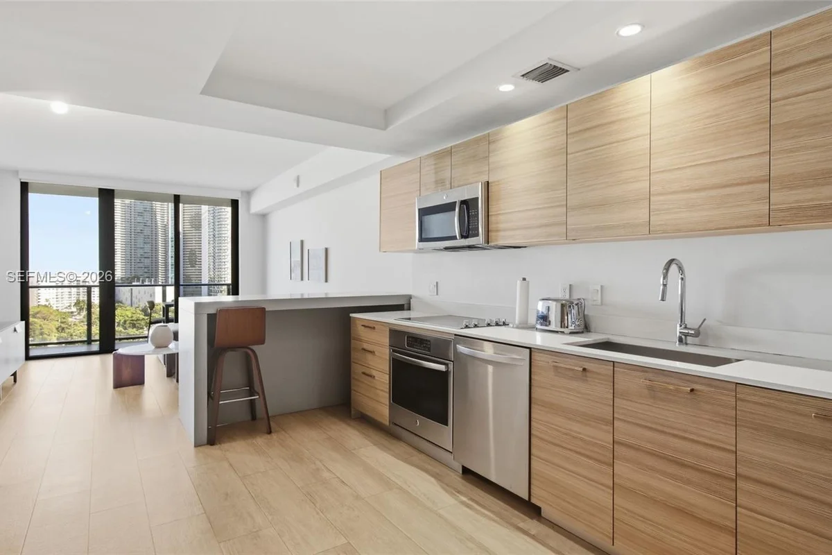 121 NE 34th St #1106A, Miami: photo 1 of 46
