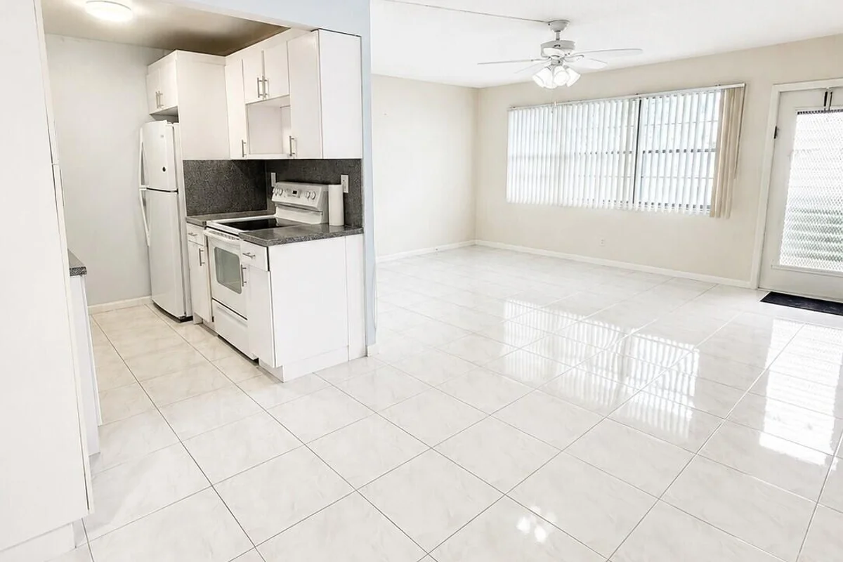 1089 Wolverton E, Boca Raton: photo 1 of 12