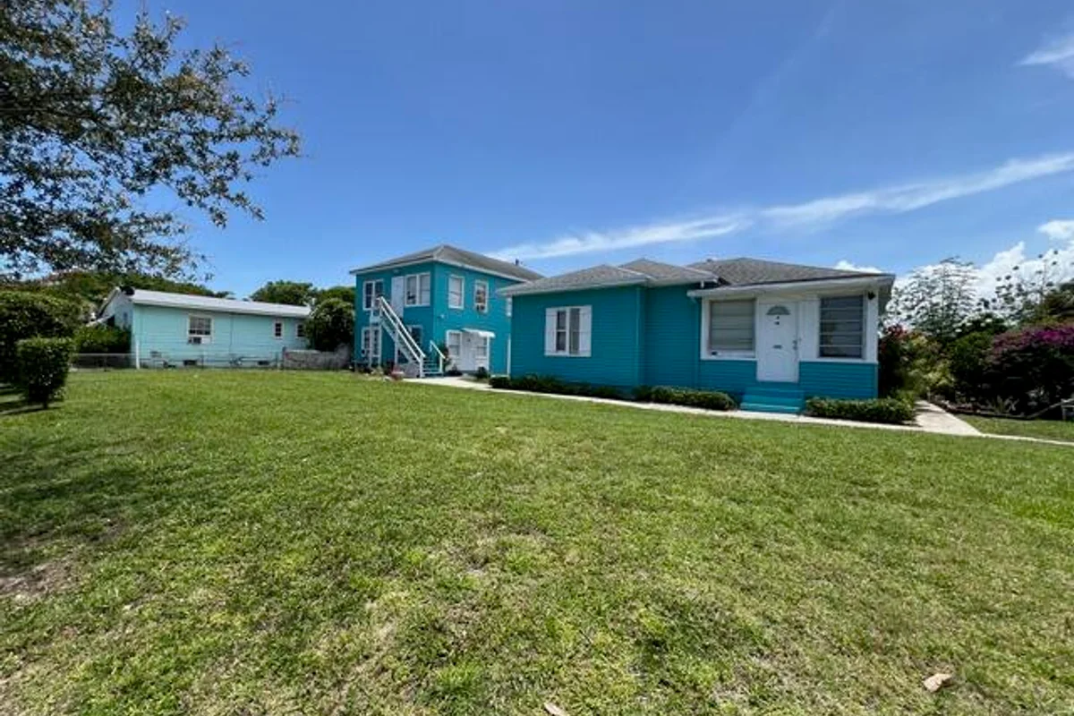 700 Talladega St, West Palm Beach: photo 1 of 10