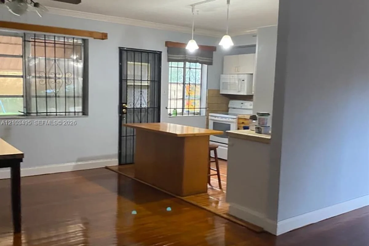 14425 Garden Dr #A, Miami: photo 1 of 5