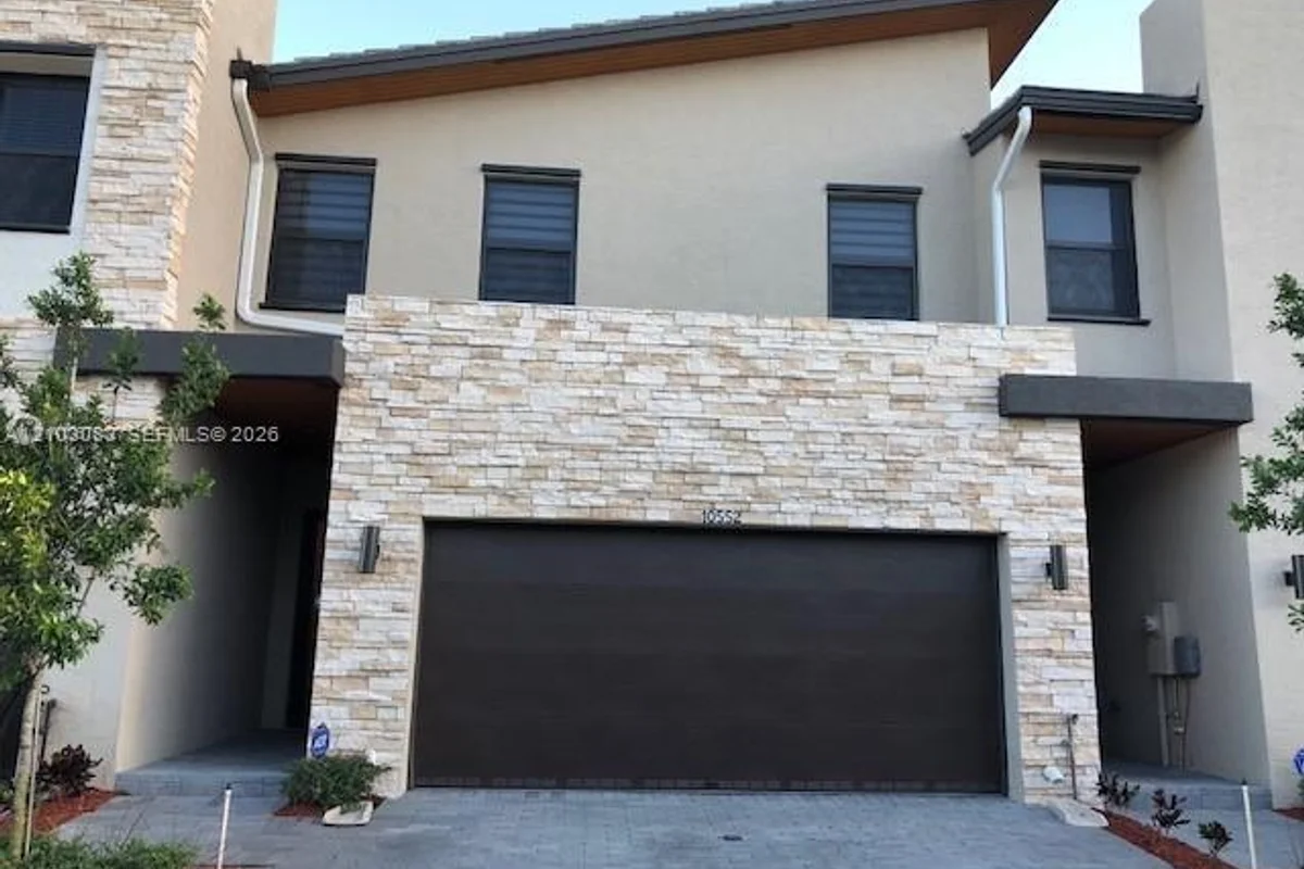 10552 NW 78th Ter, Doral: photo 1 of 24