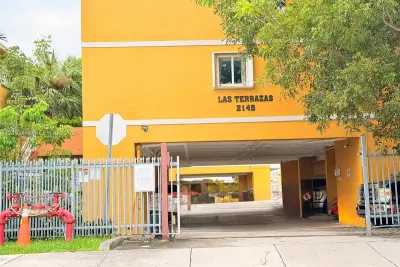 2145 NW 19th Ter #207, Miami: photo 1 of 20