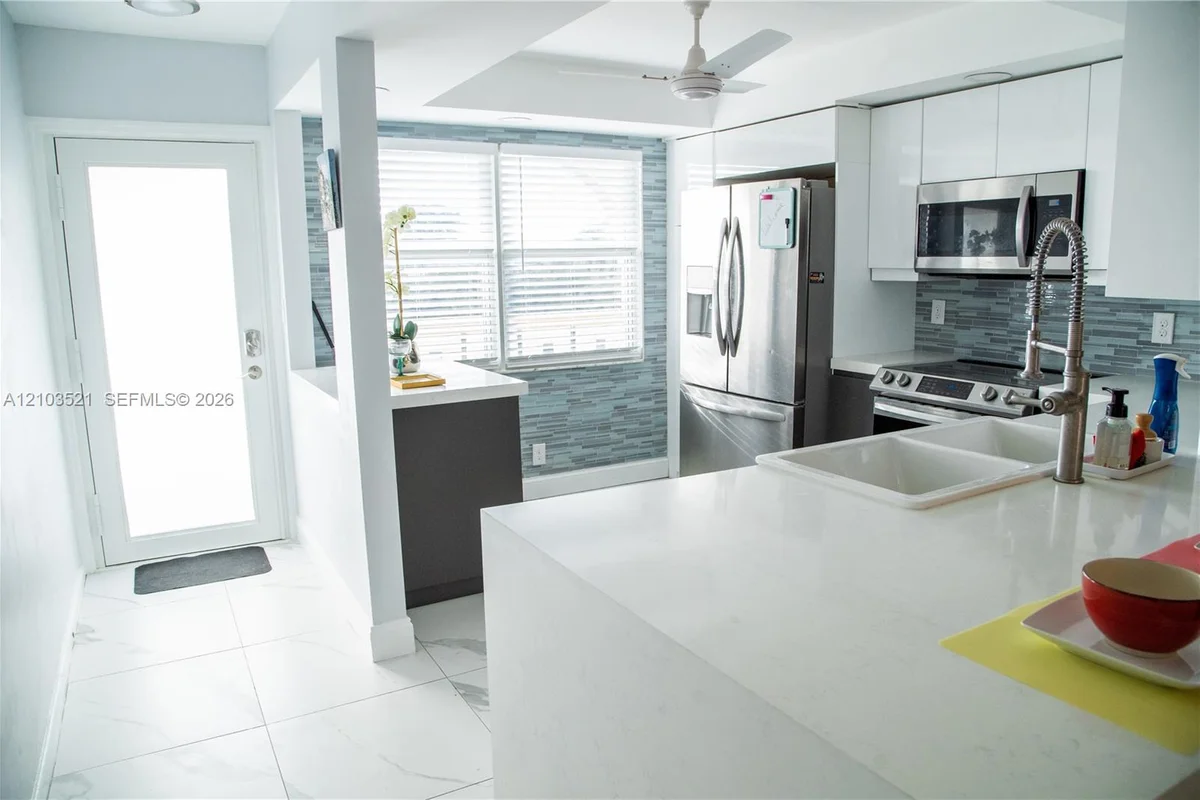 Condo in Coconut Creek: photo 1 of 56