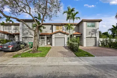 2889 SW 129th Way, Miramar: photo 1 of 19