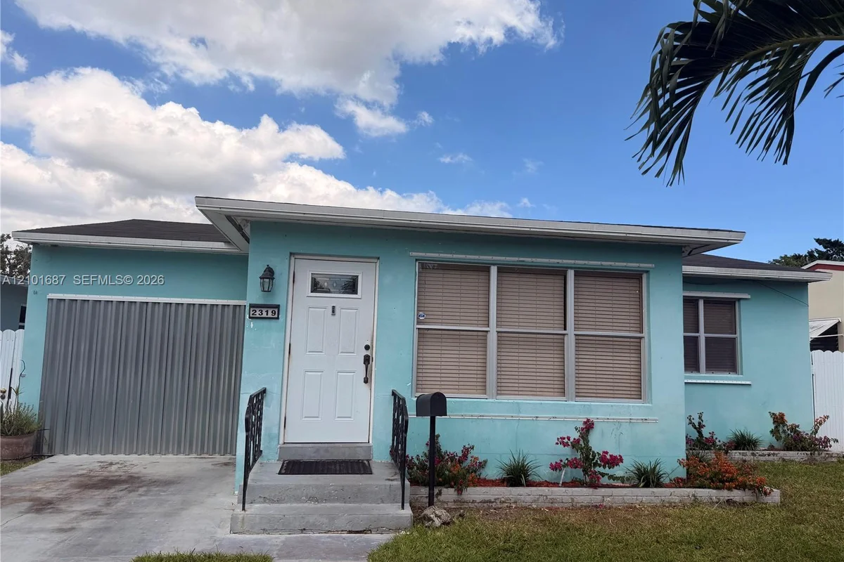 2319 Taft St, Hollywood: photo 1 of 26