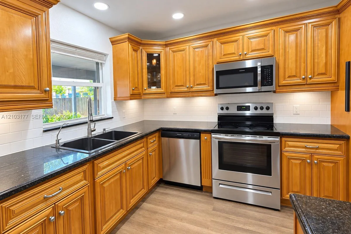 621 S 24th Ave, Hollywood: photo 1 of 22