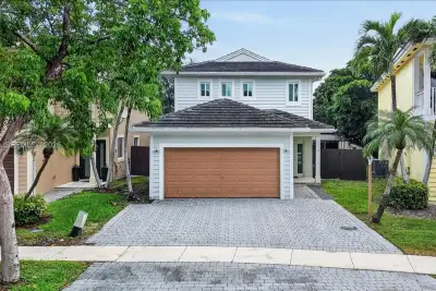 363 NE 35th Ter, Homestead: photo 1 of 61