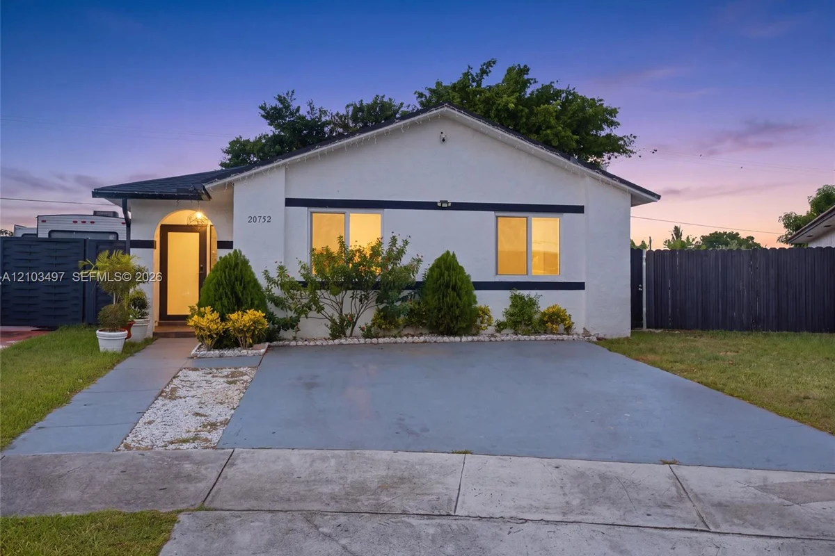 20752 SW 121st Ct, Miami: photo 1 of 30