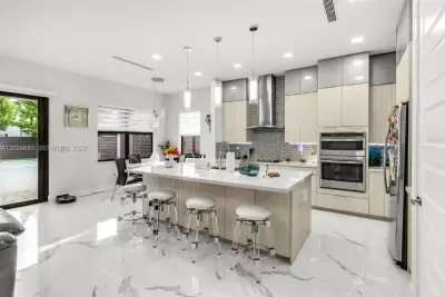 8924 NW 161st Ter, Miami Lakes: photo 1 of 46