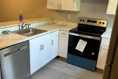 4245 NW 114th Ter, Coral Springs: photo 1 of 10