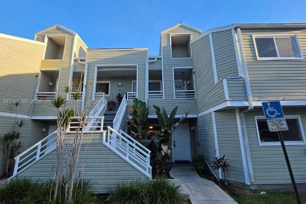 3401 NW 44th St #201, Oakland Park: photo 1 of 24