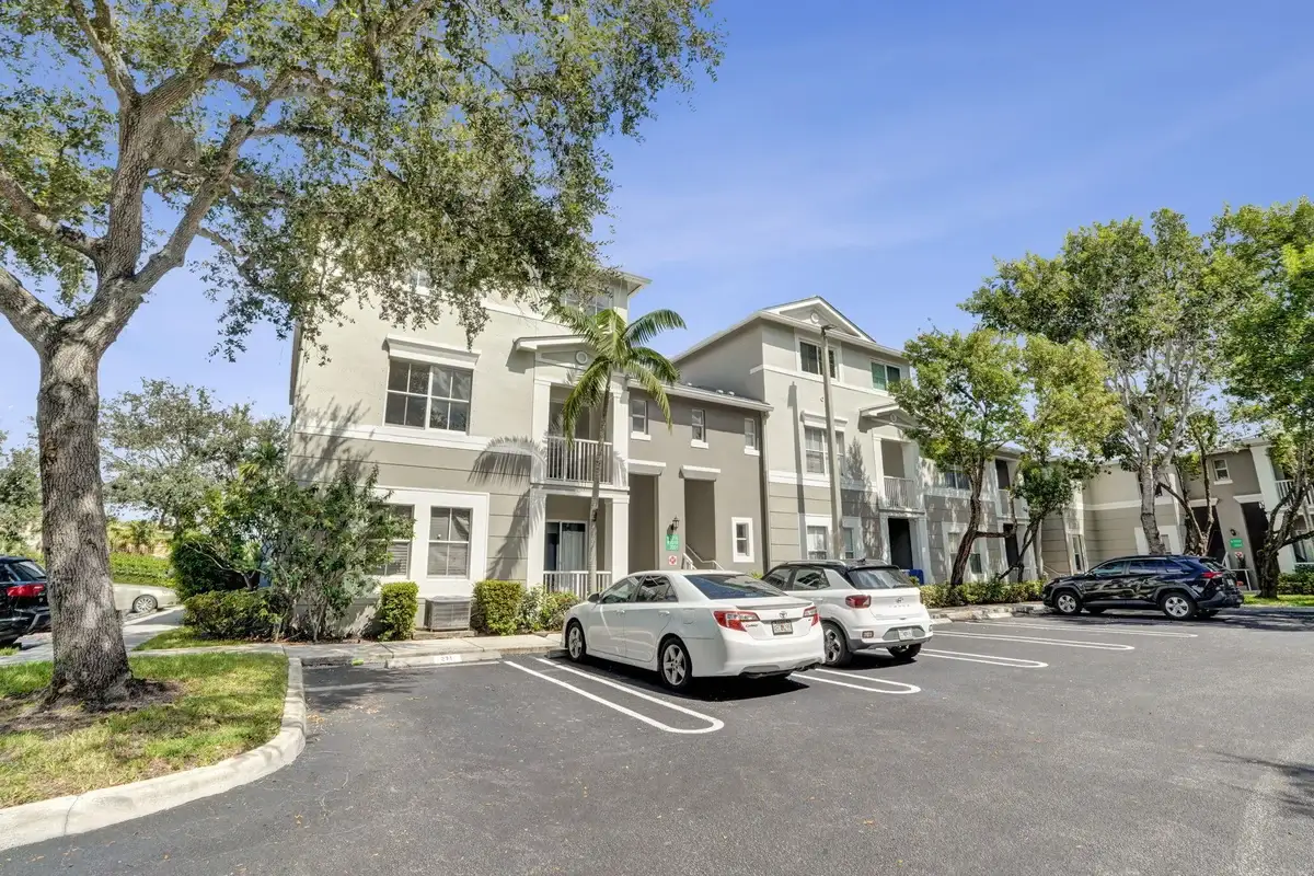 2016 Shoma Dr, Royal Palm Beach: photo 1 of 53