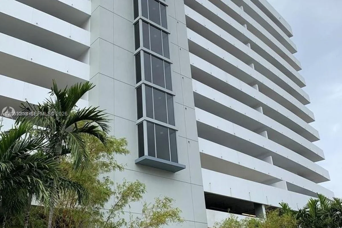 36 NW 6th Ave #402, Miami: photo 1 of 2