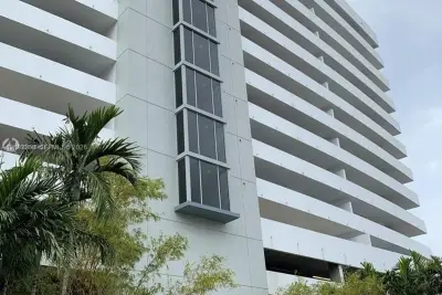 36 NW 6th Ave #402, Miami: photo 1 of 2