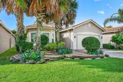 8192 N Pikes Peak Ave, Boynton Beach: photo 1 of 45