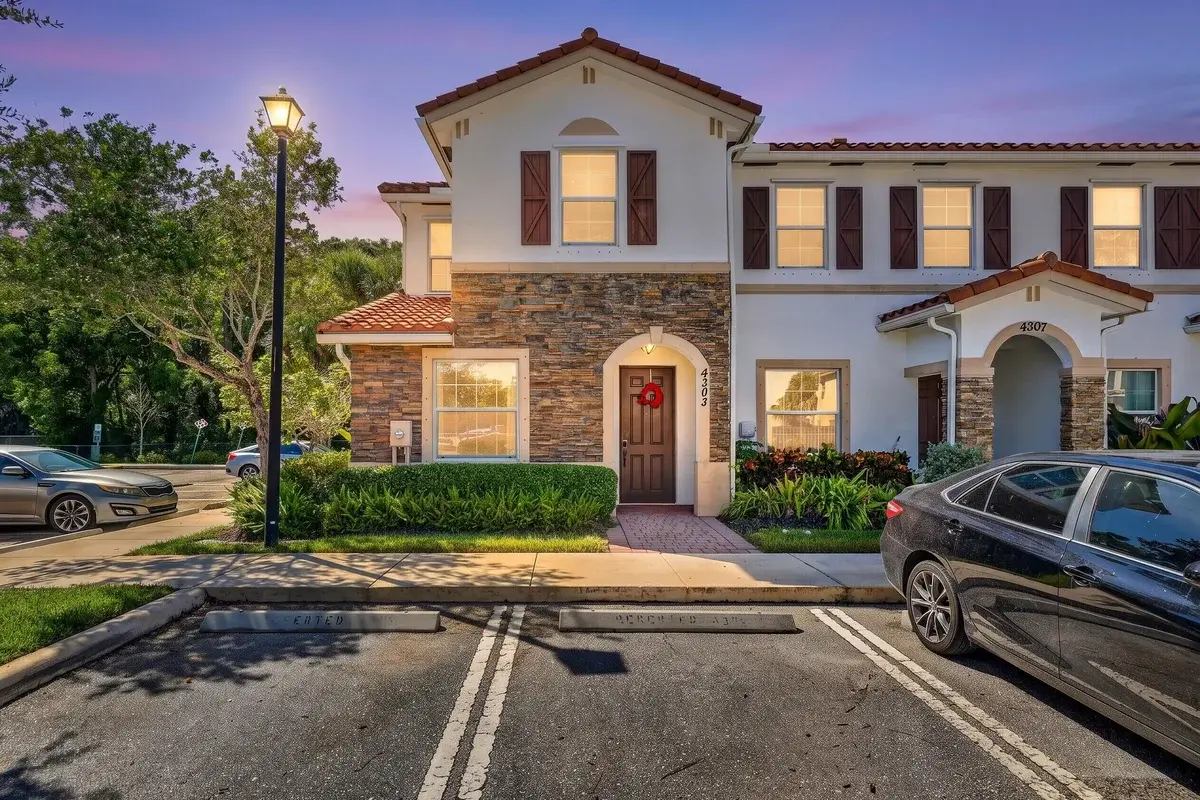 4305 Maybelle Ln, West Palm Beach: photo 1 of 43