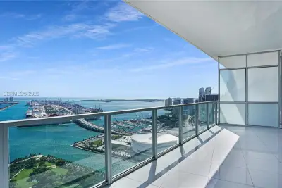 1100 Biscayne Blvd #5202, Miami: photo 1 of 29