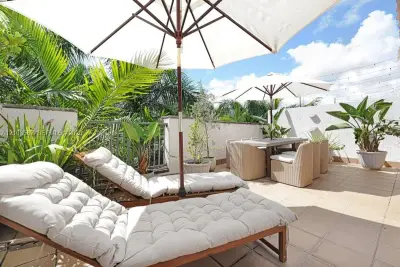 Townhouse in Doral: photo 1 of 65