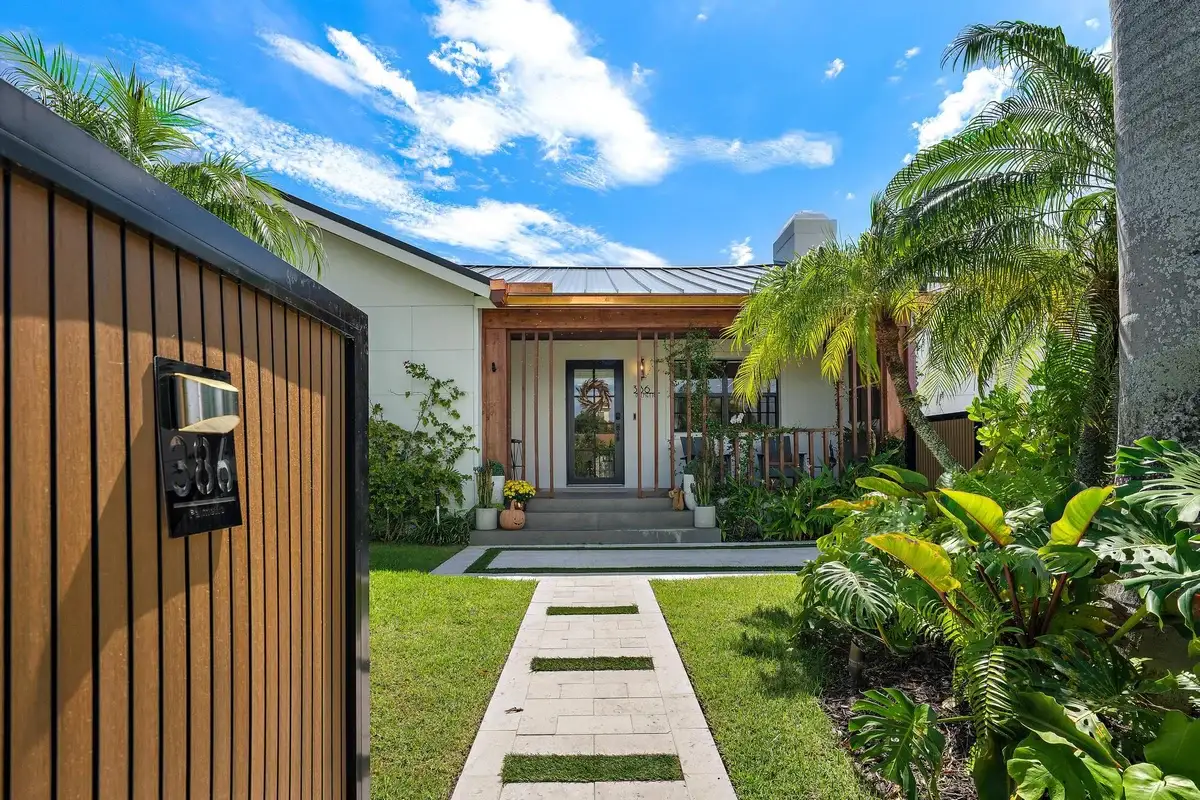 386 Palmetto St, West Palm Beach: photo 1 of 40
